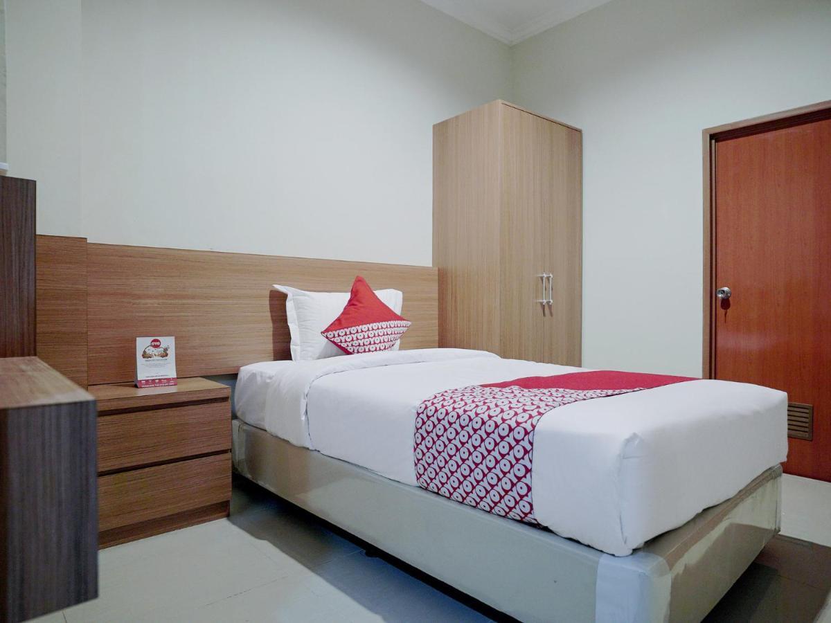 Oyo 415 The Kartini 8 Residence Jakarta Exterior photo